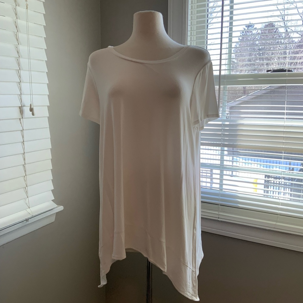 Zenergy by Chico’s Elegant White Asymmetrical Short Sleeve Top